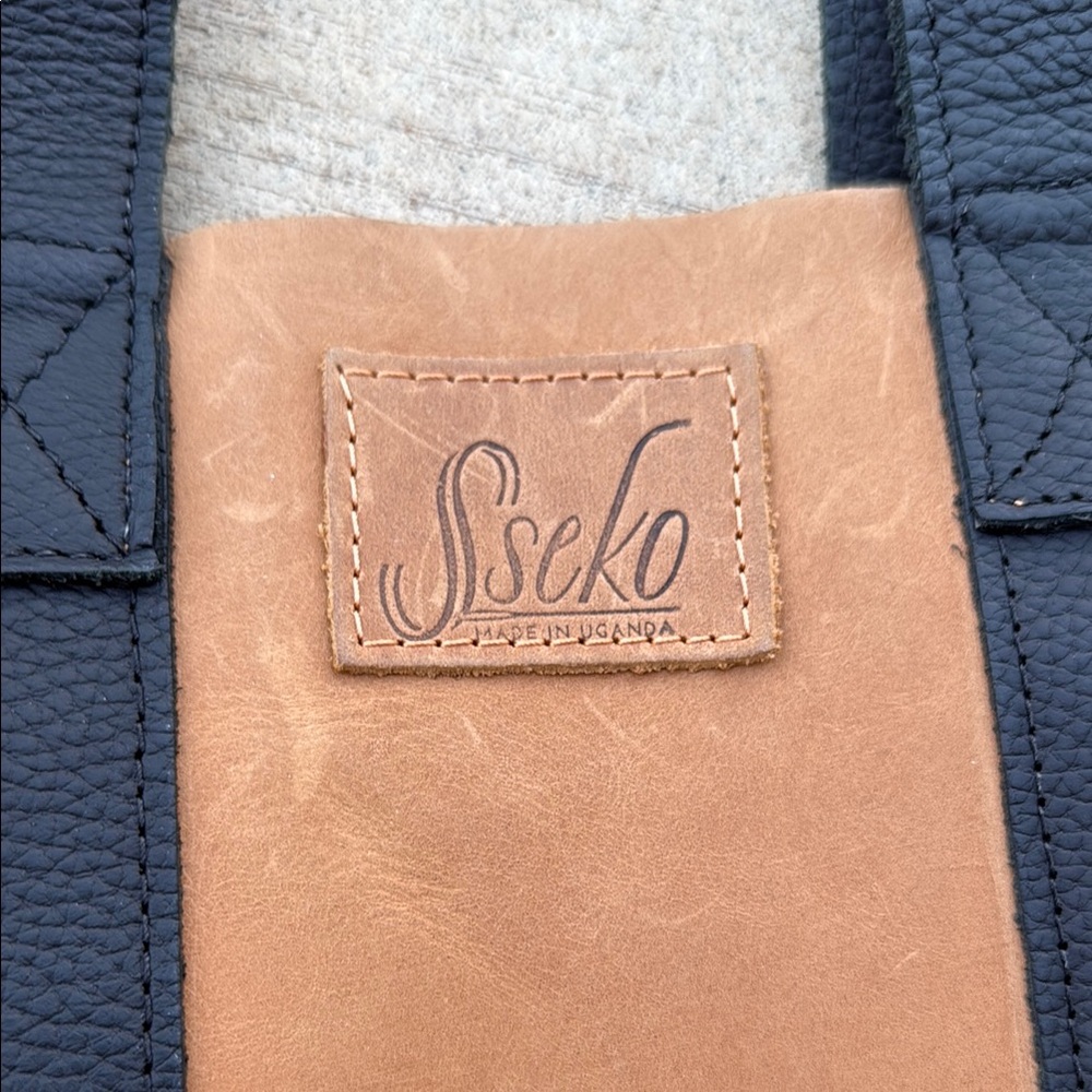 Tan and Black Sseko Leather Tote Bag - Picture 2 of 6